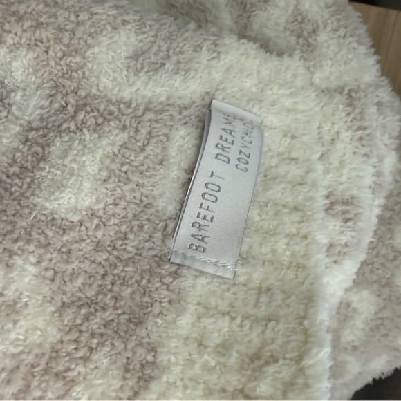 Barefoot Dreams Scarf and Hat set - Picture 6 of 6